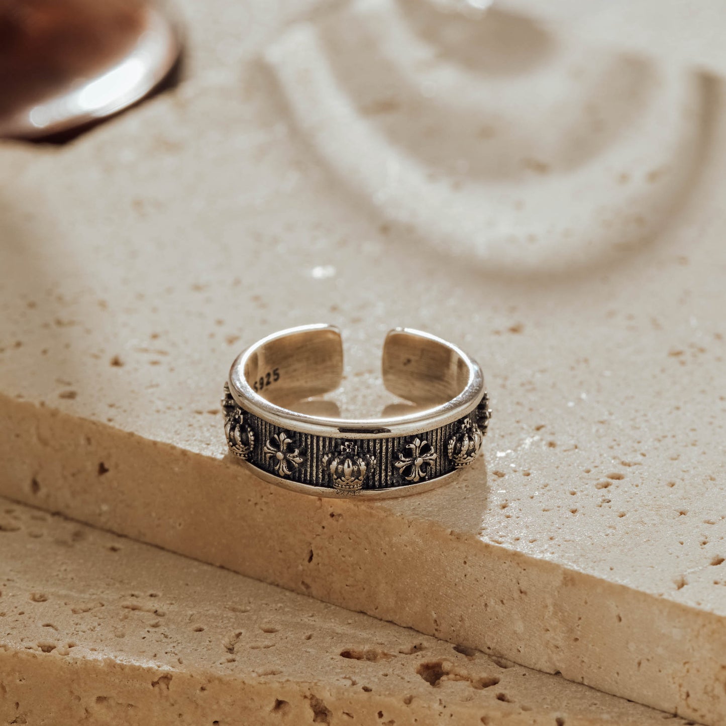 Vintage sterling silver adjustable ring gothic carved design