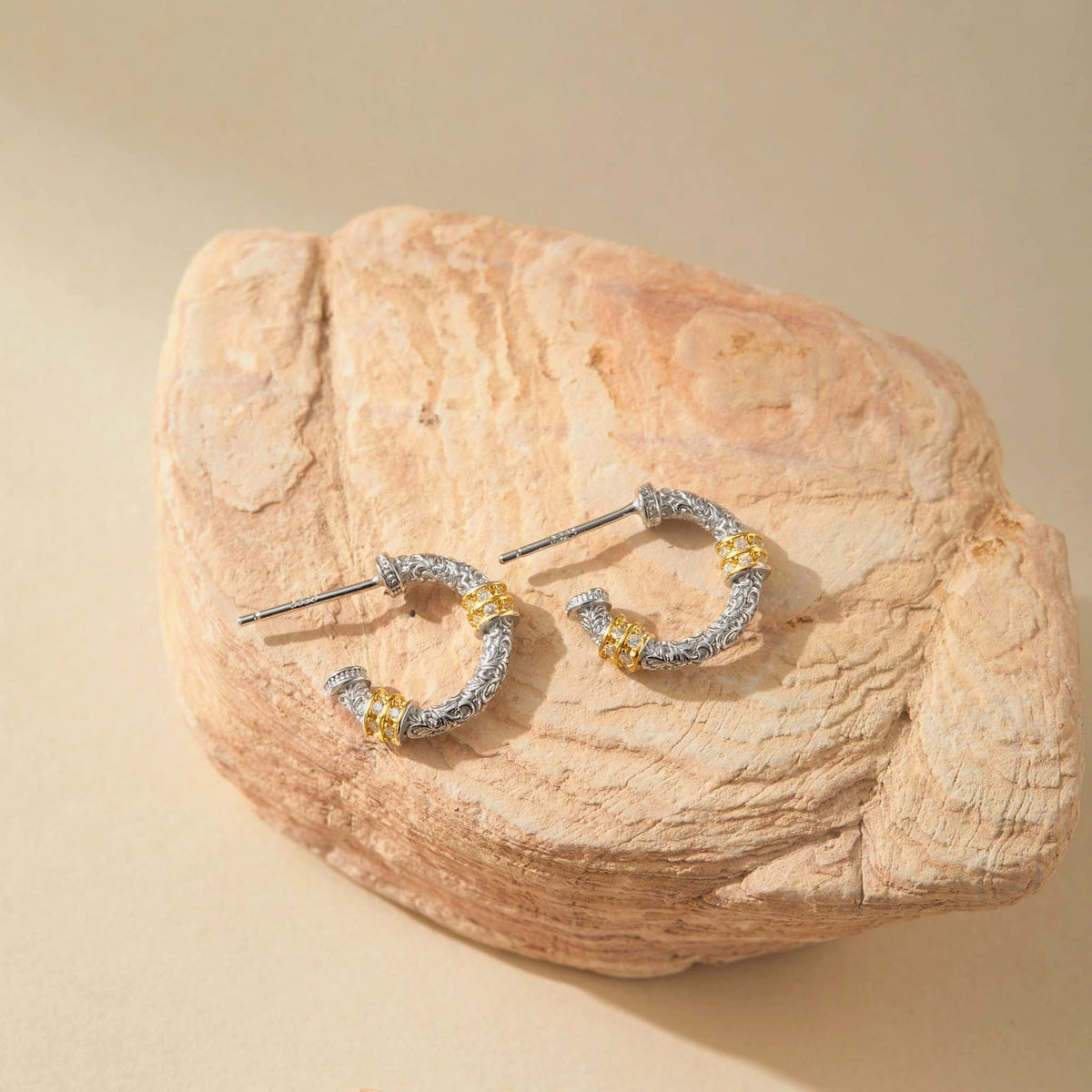 Vintage-inspired silver and gold hoop earrings, 15 mm diameter
